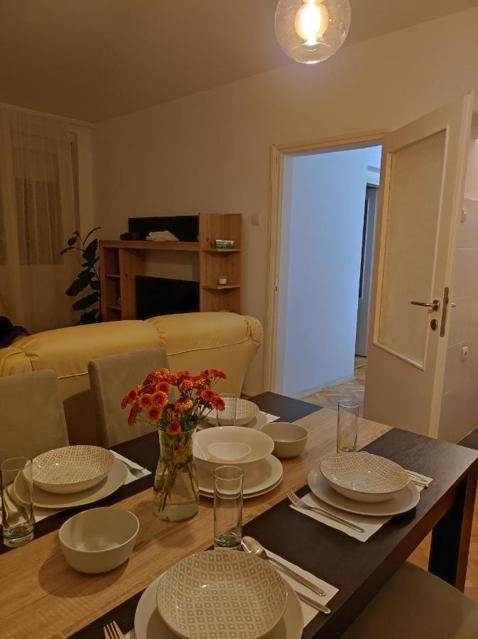Dora Apartment Ni Exterior foto